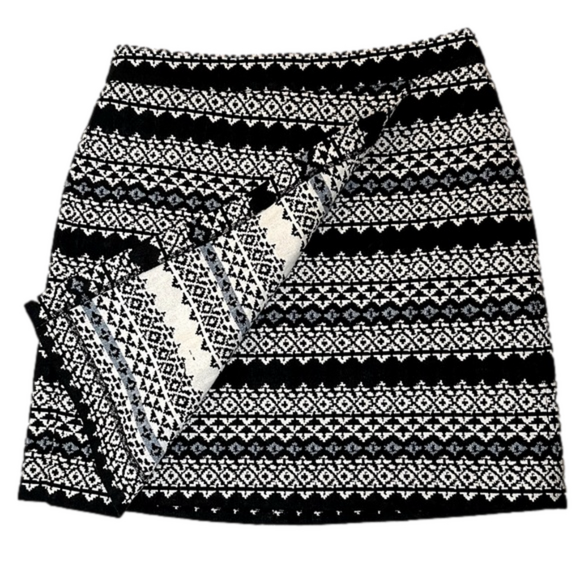 LOFT Blue and White Tribal Print Wrap Front Skirt Size 4 - Picture 4 of 8